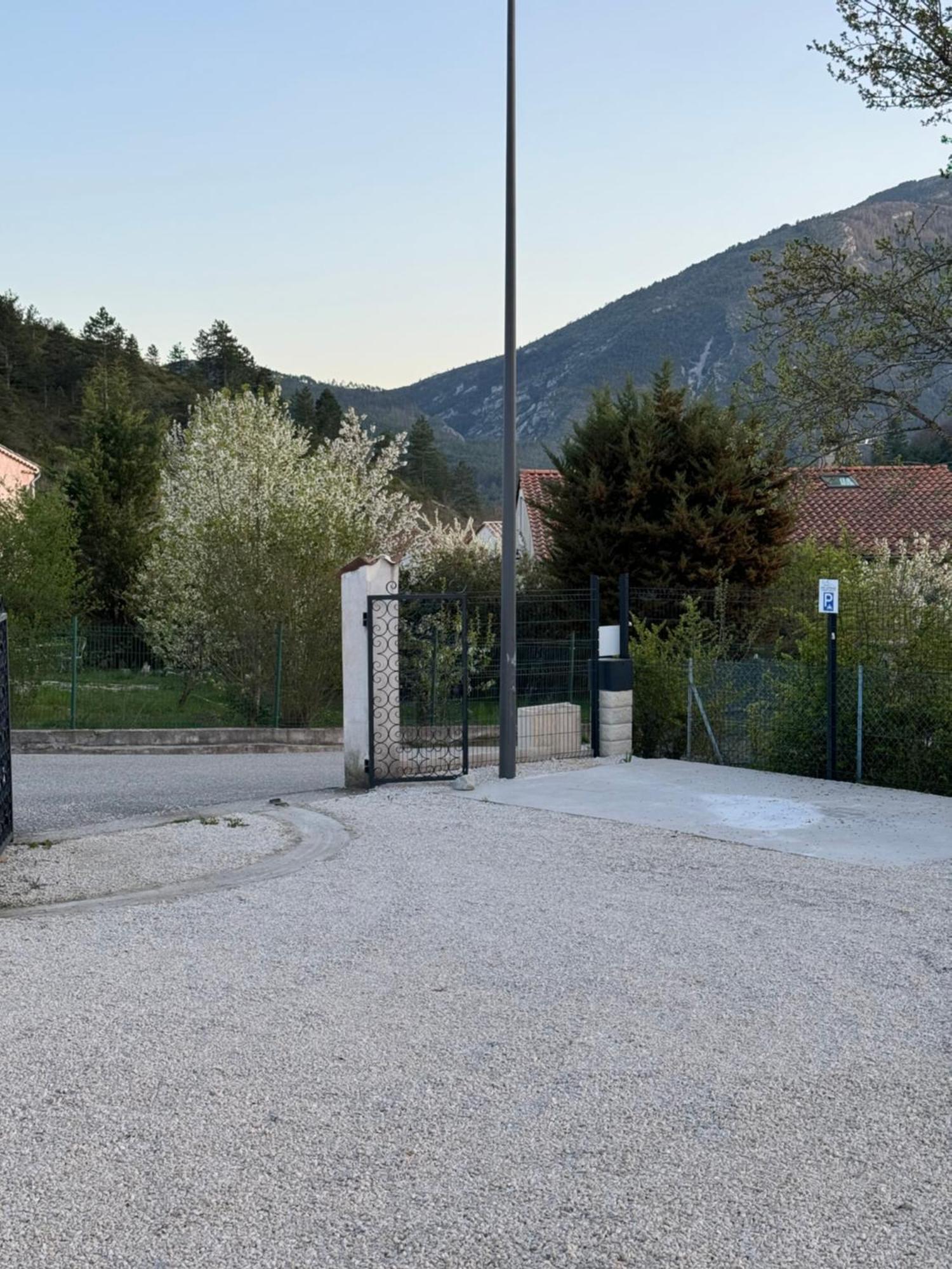 Bnb Castellane Chambre D'Hotes B&B Εξωτερικό φωτογραφία